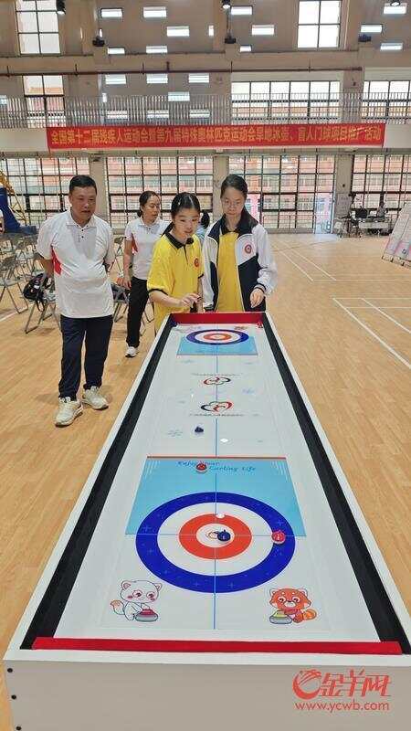 球盟会:残特奥项目在校园圈粉!广州开展旱地冰壶和盲人门球推广活动(图3) 球盟会:残特奥项目在校园圈粉!广州开展旱地冰壶和盲人门球推广活动(图3)
