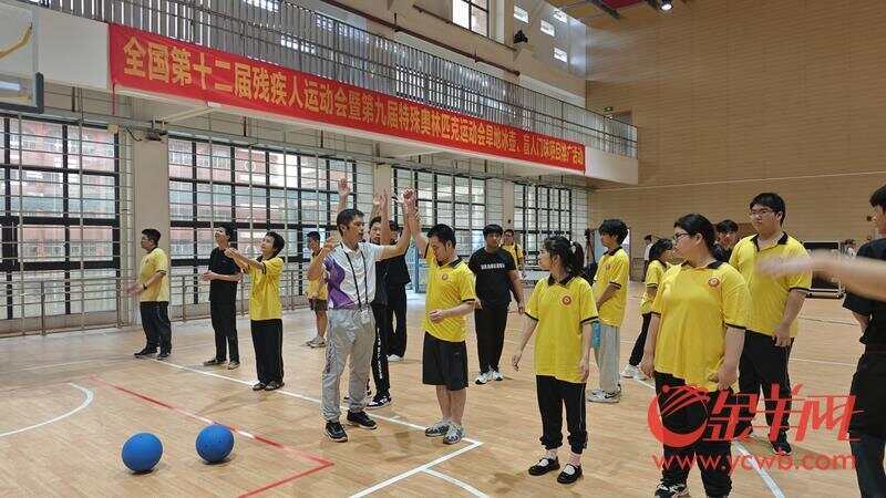 球盟会:残特奥项目在校园圈粉!广州开展旱地冰壶和盲人门球推广活动(图4) 球盟会:残特奥项目在校园圈粉!广州开展旱地冰壶和盲人门球推广活动(图4)