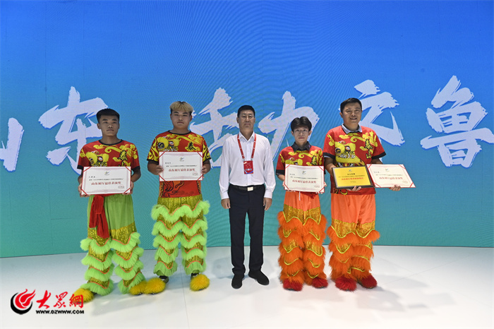 球盟会：2025中国体育两博会“泰”出彩！新泰独杆跷、泰山登山助力机器人、泰山舞狮绽放泰安体育魅力(图6)