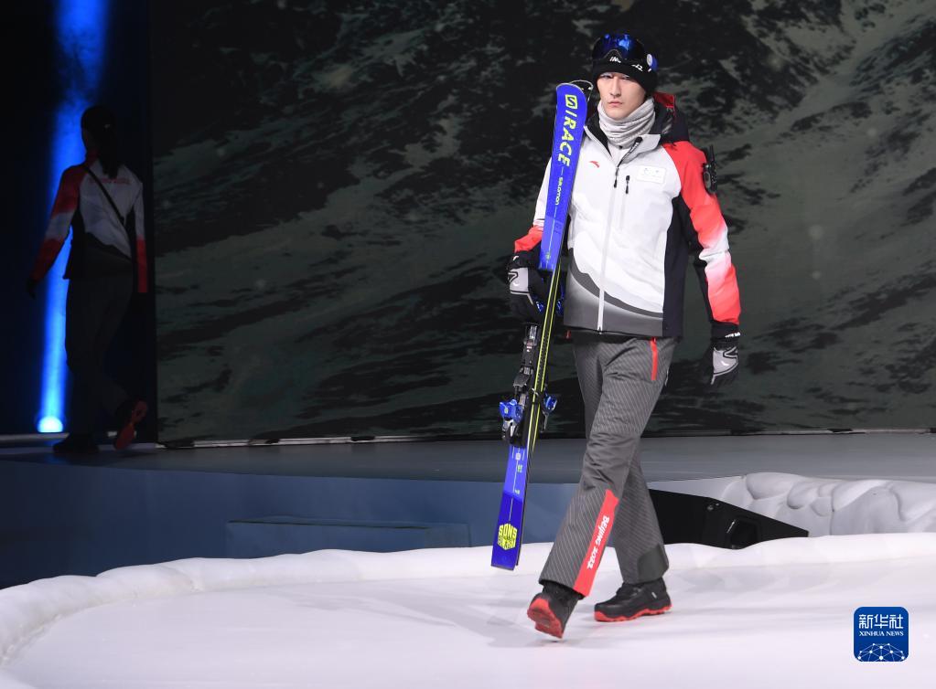 残奥冠军郑涛：失去双腿却打破世界纪录的励志故事！