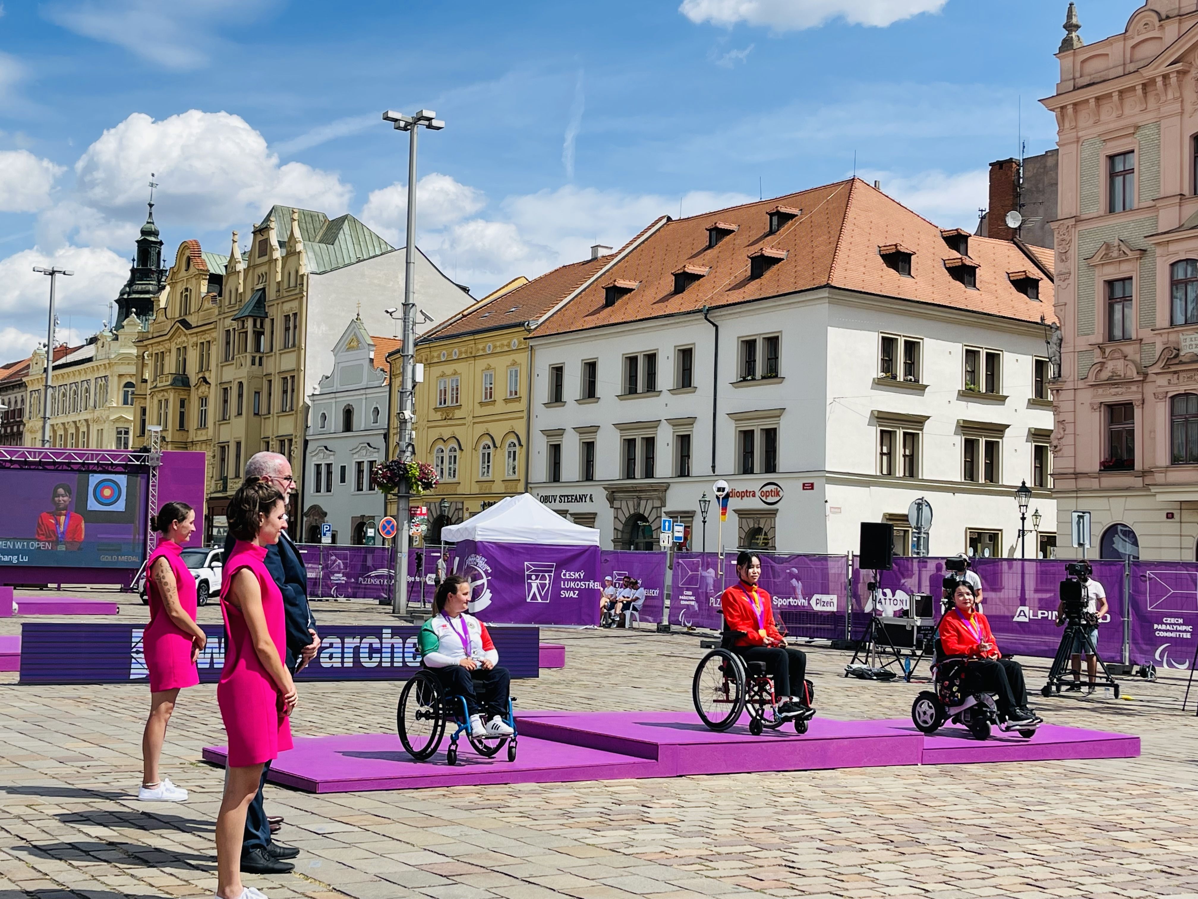 中国轮椅冰壶队备战米兰冬残奥：从零开始专注自己