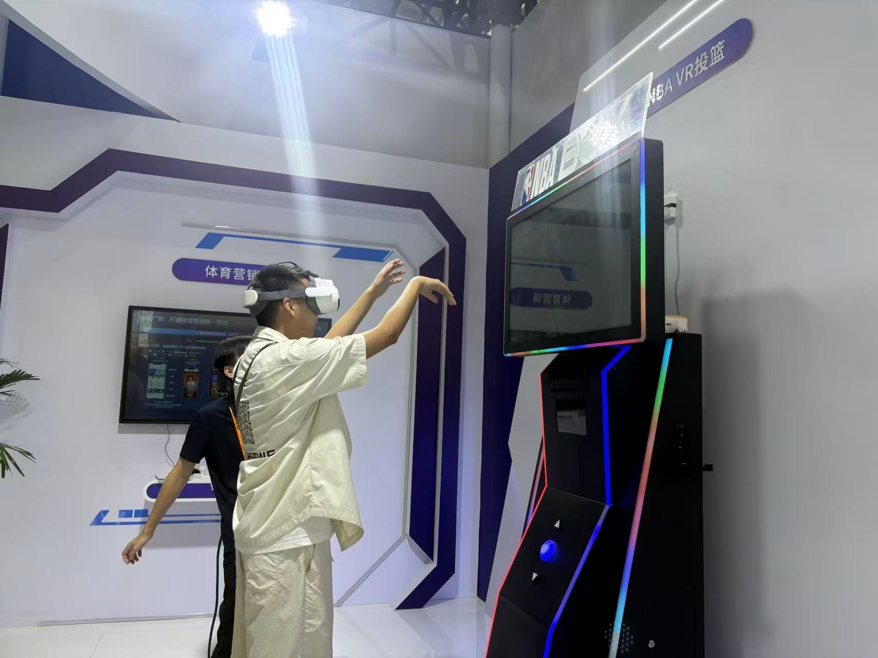 球盟会入口：21现场｜连冰都是“永不融化”的？AI+体育黑科技引爆服贸会(图4)