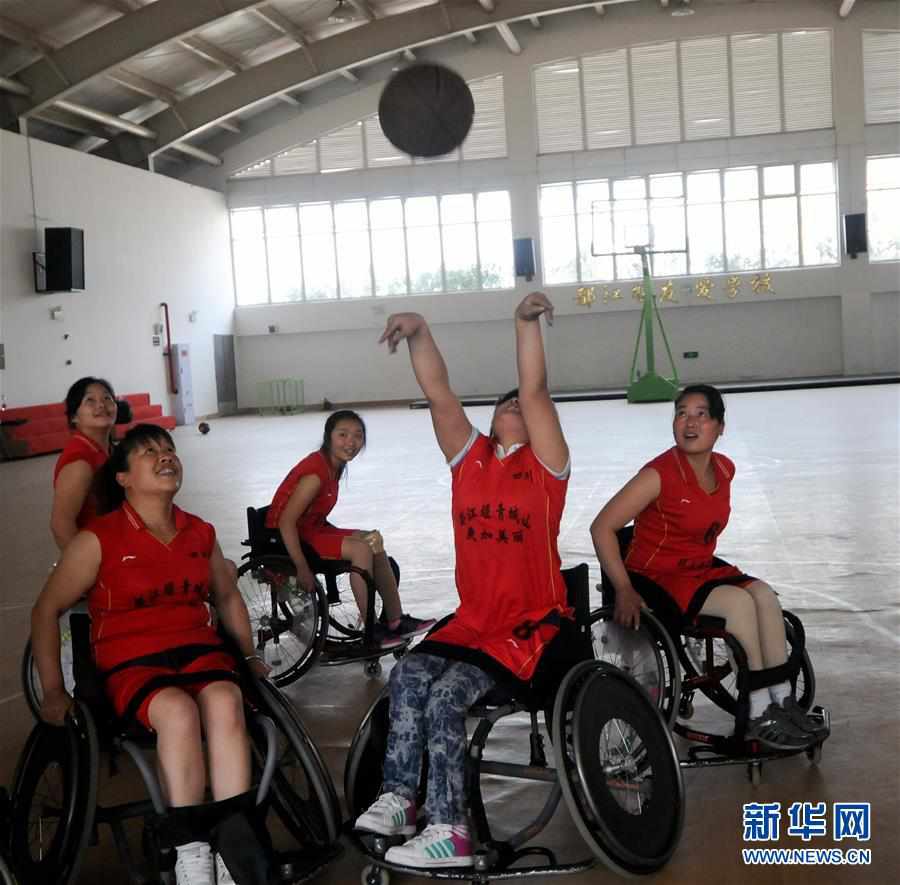 第九届中国残疾人冰雪运动季中国智协旱地冰壶（重庆站）比赛在大渡口区举办
