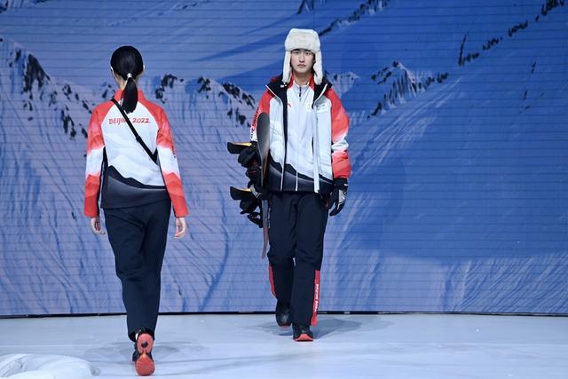 高科技加持 中国风设计 北京冬奥会制服装备发布