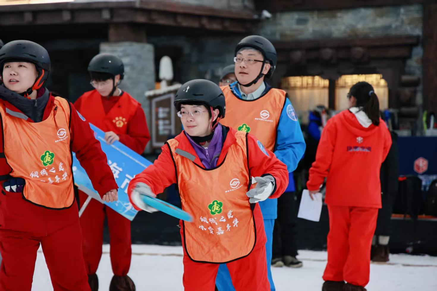 冰雪筑梦 爱满蓉城 第九届中国残疾人冰雪运动季大众嘉年华南方主场活动在成都市都江堰启幕(图2)