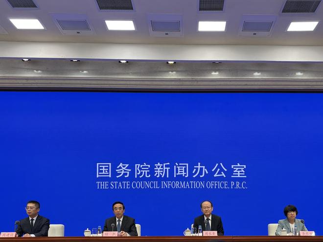 残疾人大众冰雪运动开展得如何？ 中国残联主席以亲身体会答每经记者：没想到如此边远的边境县也有场地(图1)