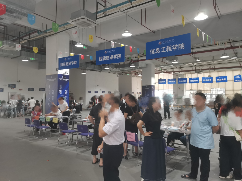 自闭症学生报到当天遭劝退 校方：怕影响其他学生(图2)