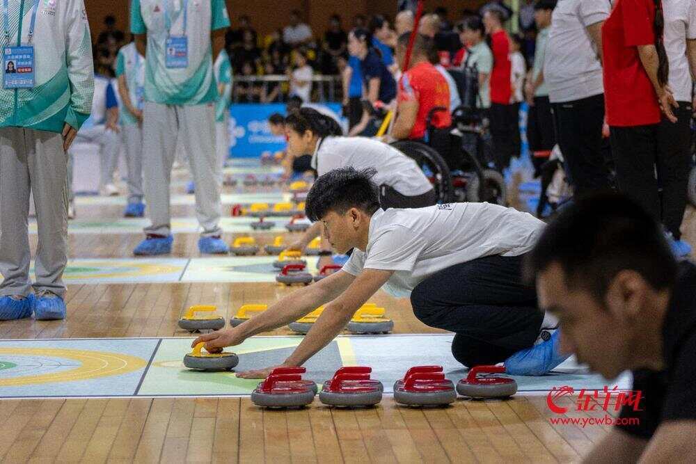 球盟会入口：Vlog残特奥探营｜旱地冰壶项目开赛！全国284名运动员展开角逐(图3)