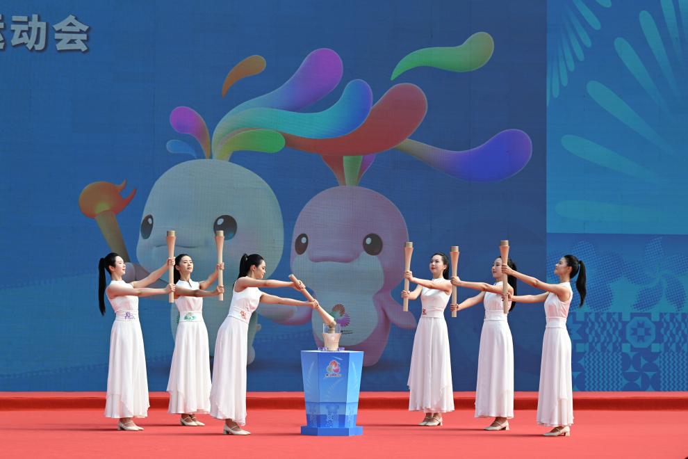 球盟会入口：1522米深的海底燃冰成炬 十五运会火种采集仪式举行(图1)