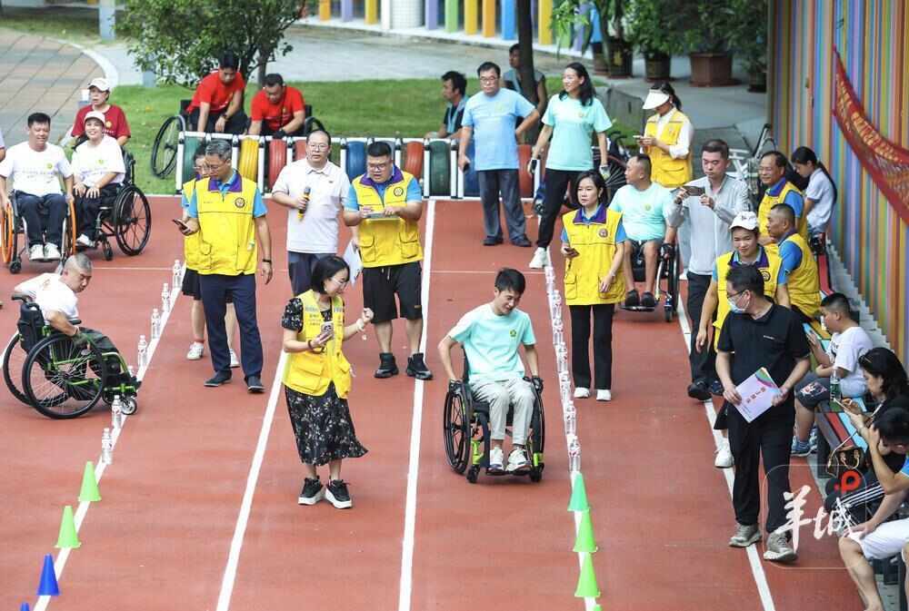 健全人坐轮椅比赛？这场“残健共融”的趣味运动赛在广州举办(图1)
