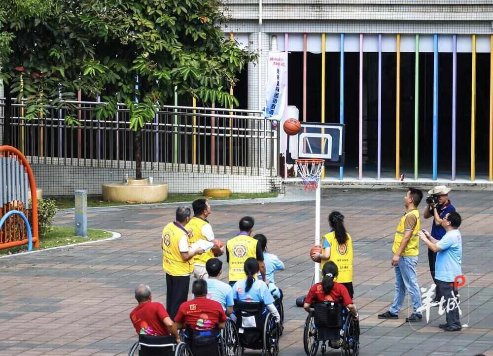 健全人坐轮椅比赛？这场“残健共融”的趣味运动赛在广州举办(图2)