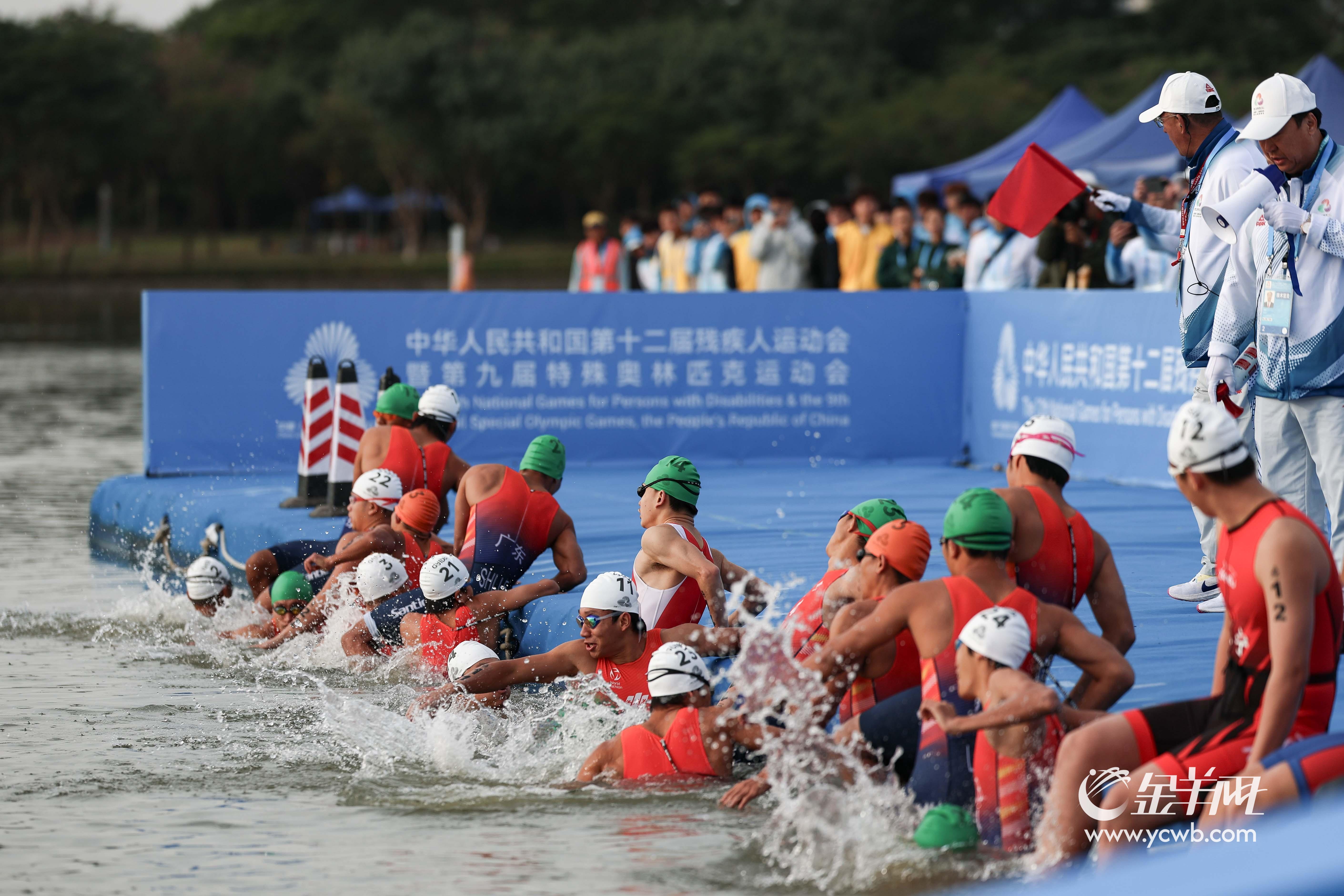 我国首个残疾人铁人三项比赛开赛广东60人逐梦残特奥会(图1)
