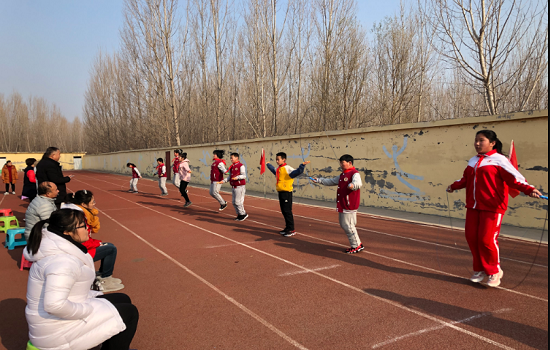 球盟会入口：高新区南郭而小学举行冬季运动会(图2)