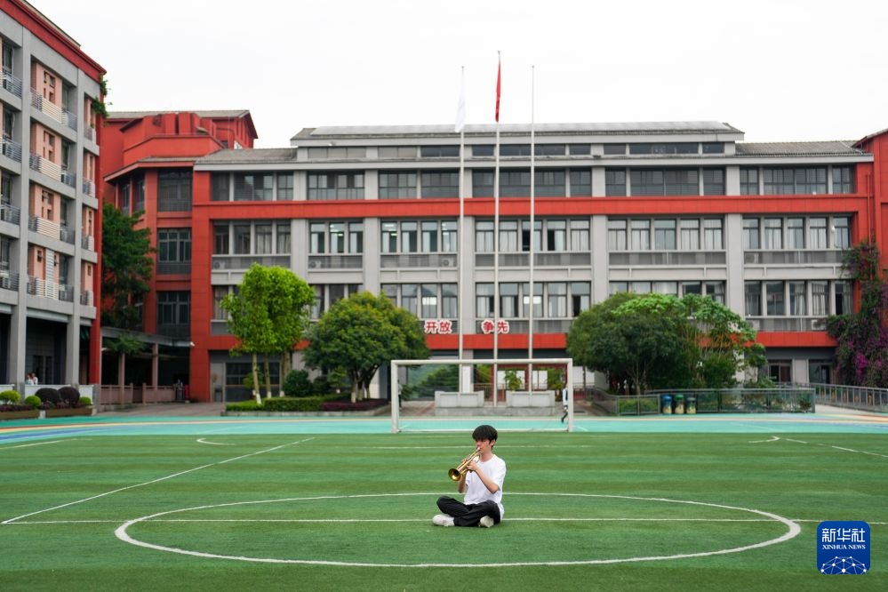 黑暗中吹响追梦之音(图3)